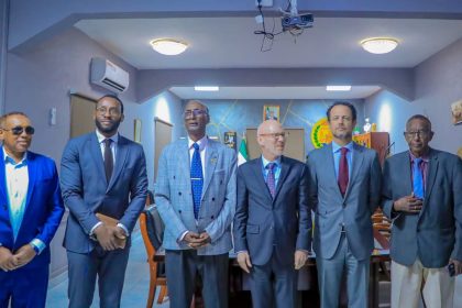 Hargeysa: Wasiirka Arimaha Guddaha iyo Amniga ee Somaliland oo Xafiiskiisa ku qaabilay Wefti Sare oo Qaramadda Midoobay ka Socota